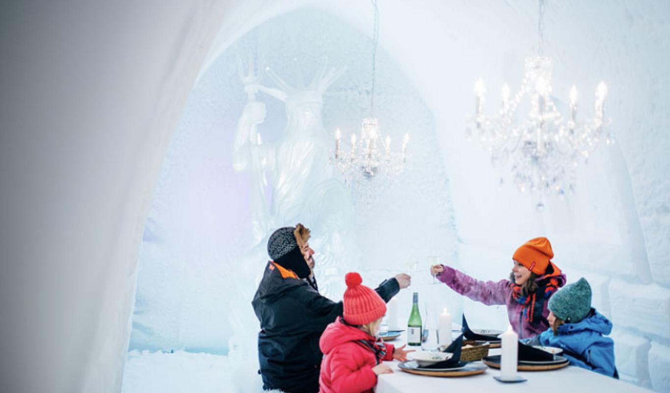  - Rovaniemi, villaggio di Babbo Natale a fine anno